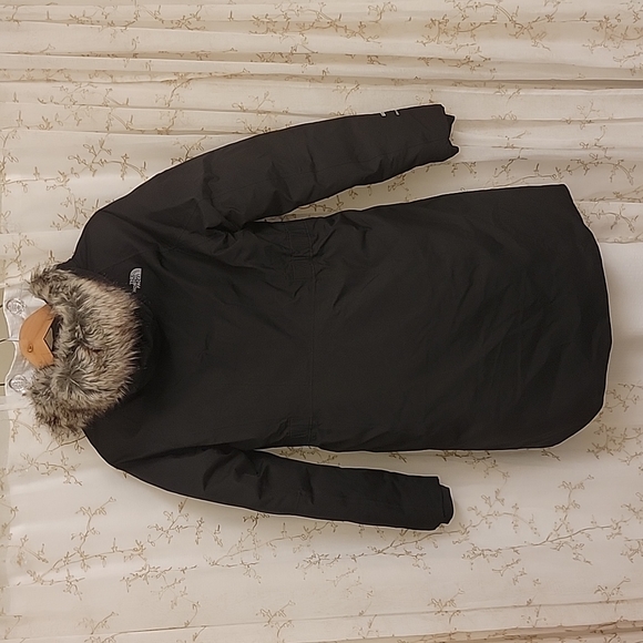 The North Face | Artic Dry Vent 550 Down Parka With Faux Fur Trim - Picture 5 of 15